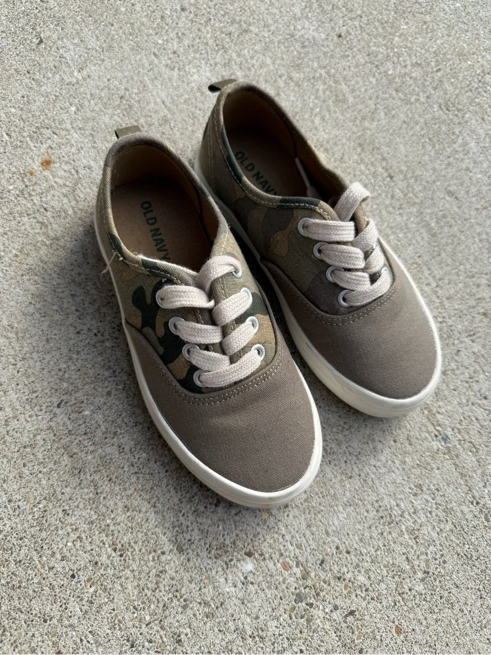 Old Navy Kids Camo Canvas Lace-Up Sneakers in Olive and Tan